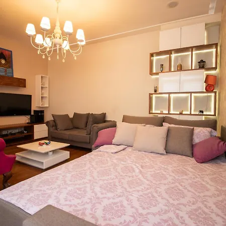 Center Apartment *